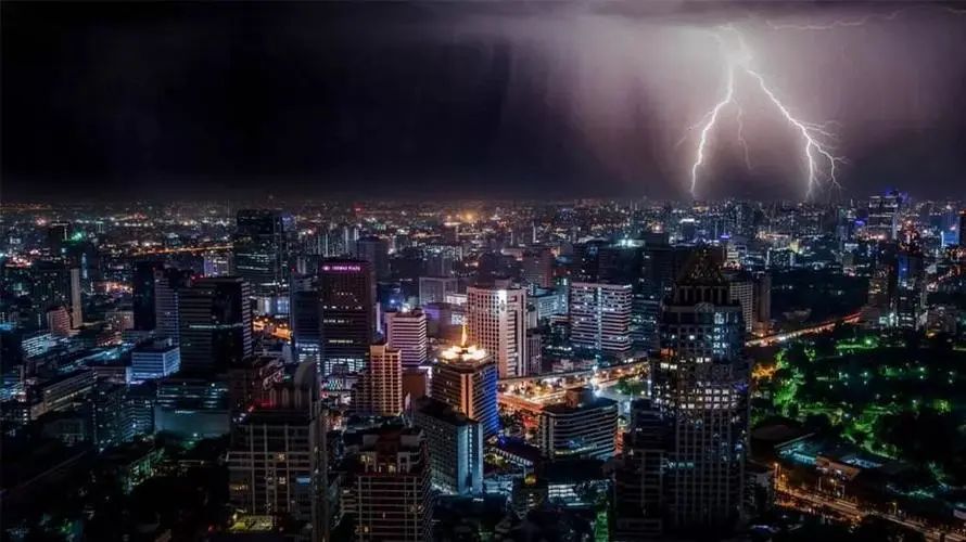 夏季雷雨天气，工业交换机防雷防高温的必要性